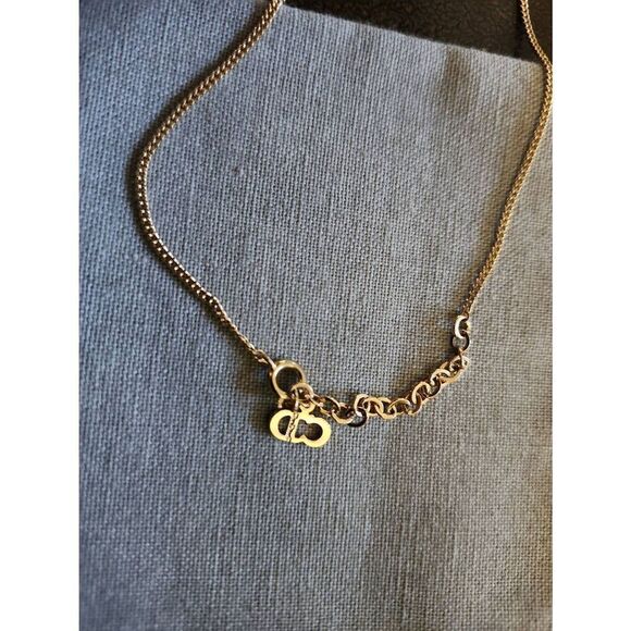 Dior necklace Gold Toned. Missing 2 stones at the top of each side. - Picture 4 of 8